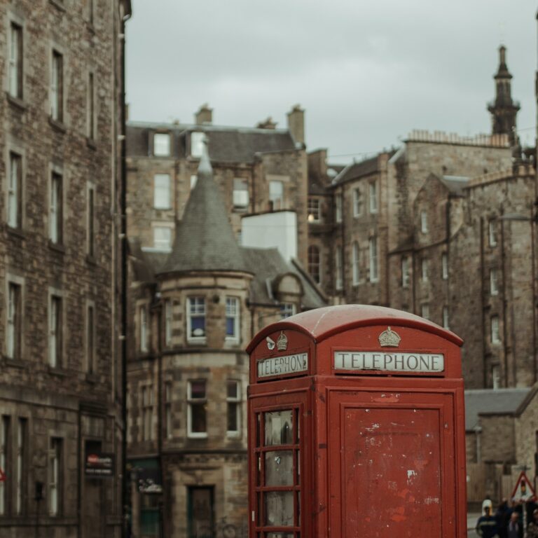 Edinburgh Audio Guide: Discover its History and Secrets (Vidi) in United Kingdom