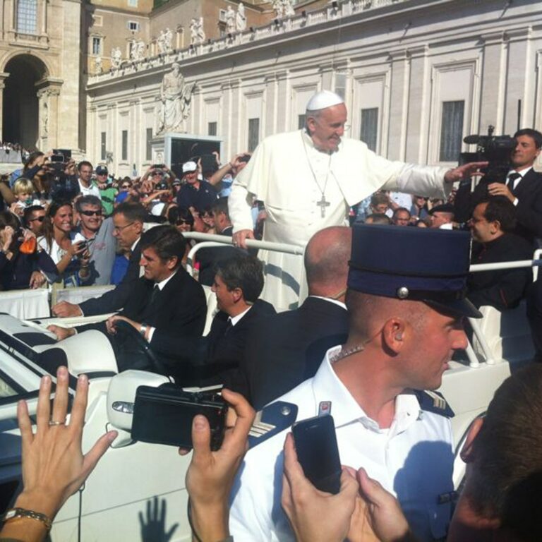 Papal Audience and St. Peter's Basilica Guided Tour in Italy