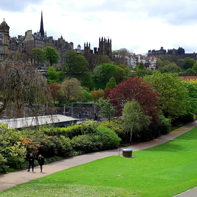 Historical Walking Tour Edinburgh in United Kingdom