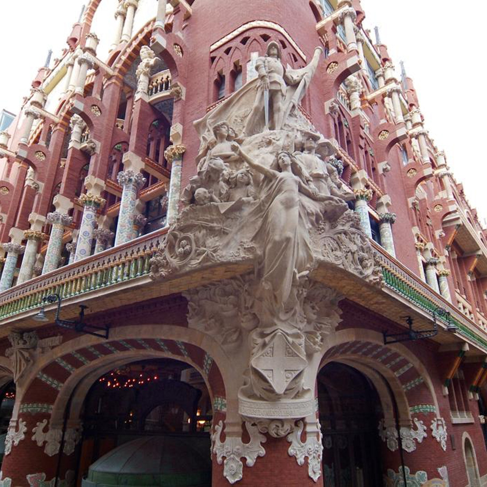 Gaudí & Modernism: Barcelona Architecture Tour in Spain