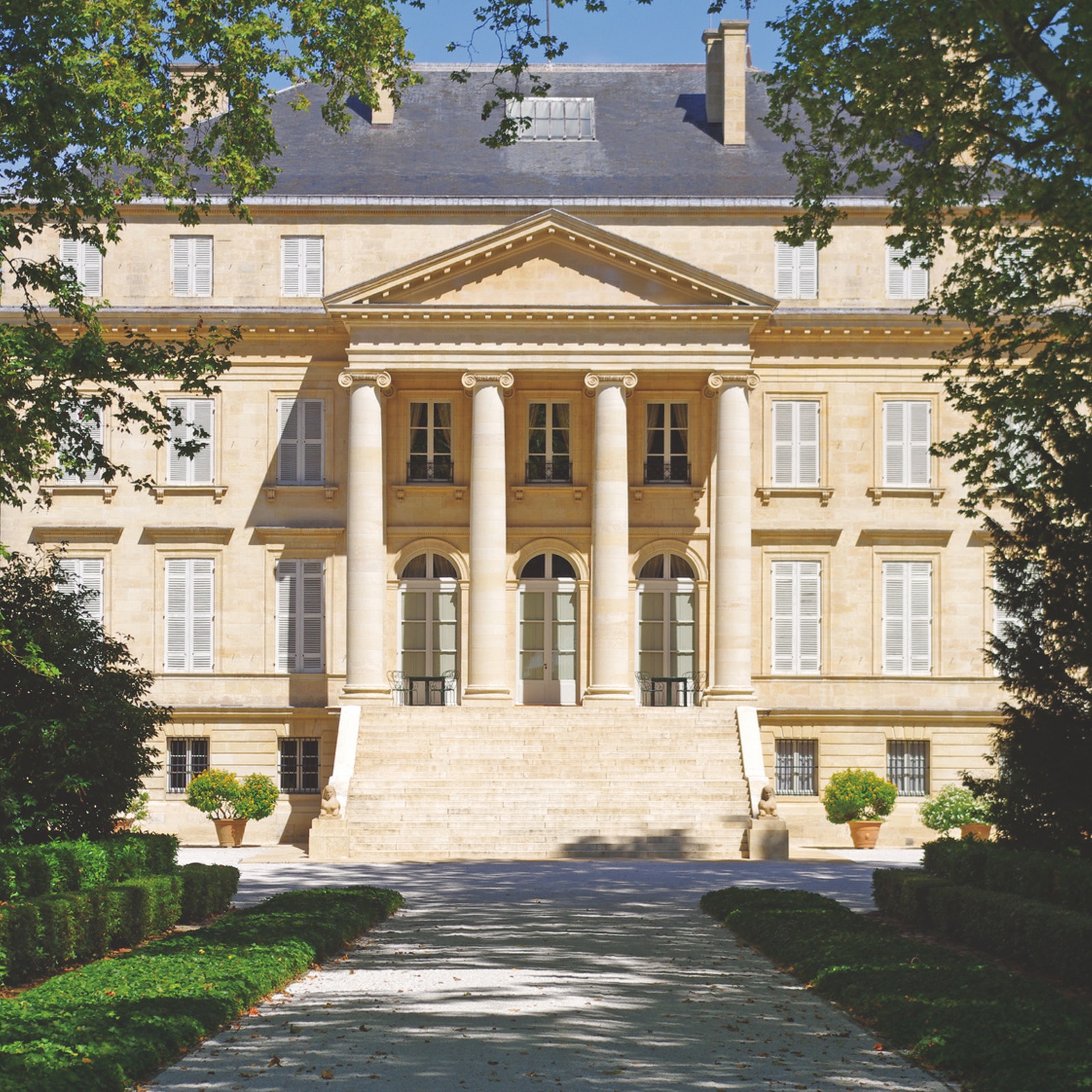 Half Day Tour to the Médoc + Roundtrip from Bordeaux in France