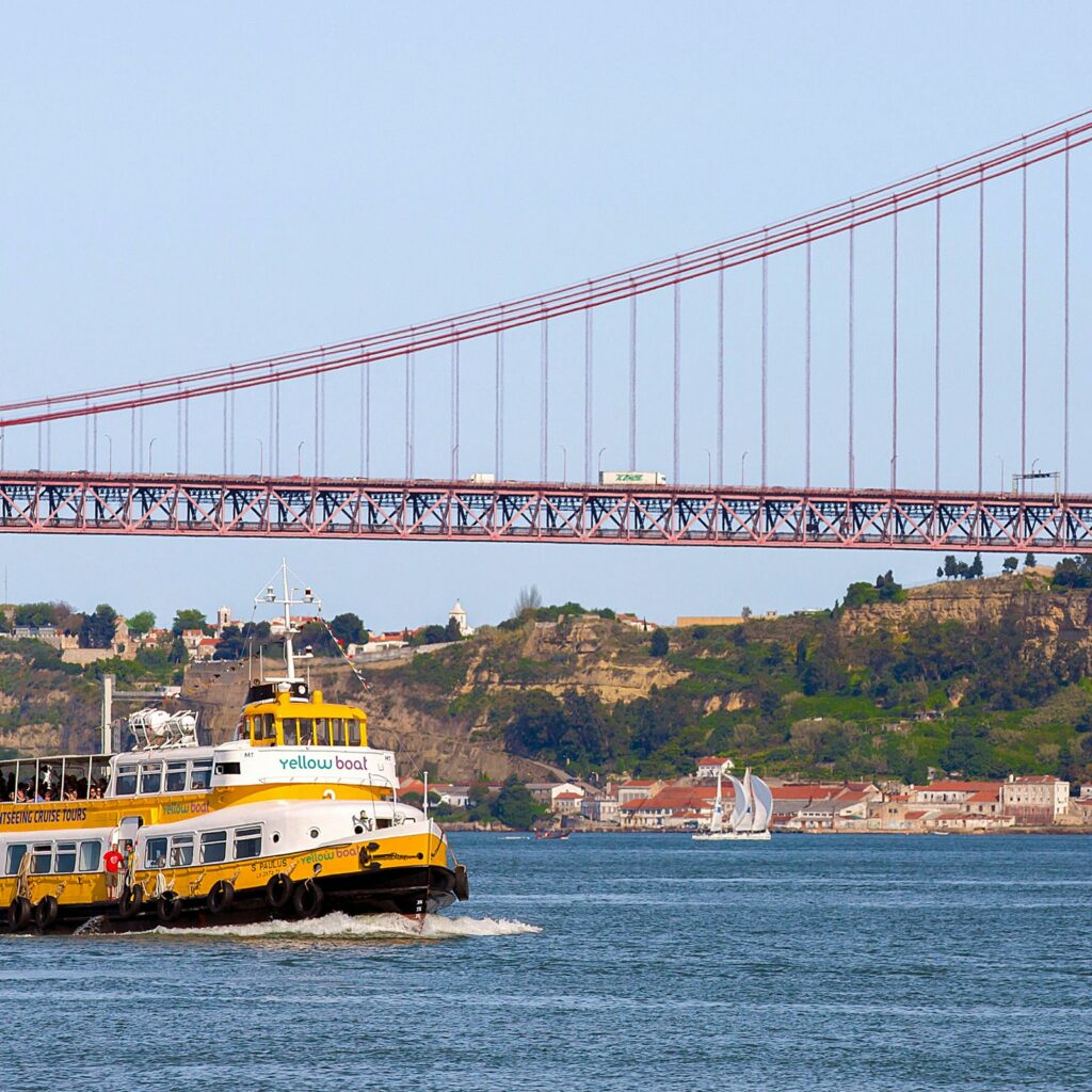 Hop-on Hop-off Boat Lisbon in Portugal