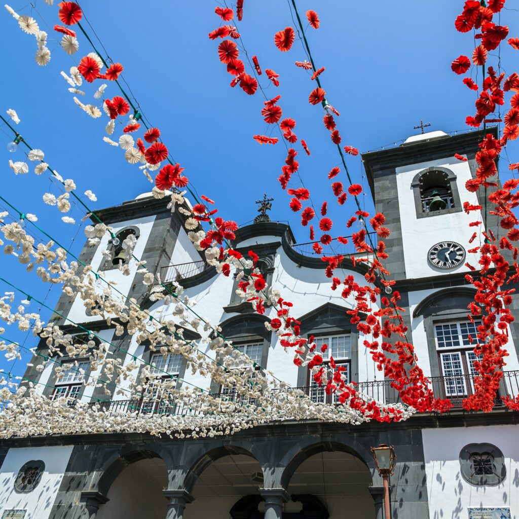 Hop-on Hop-off Bus Funchal in Portugal