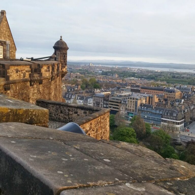 Secrets of the Royal Mile Walking Tour & Edinburgh Castle in United Kingdom